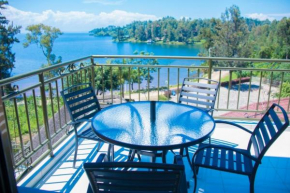 Room in Guest room - Luxury Suite with balcony and incredible view on the water